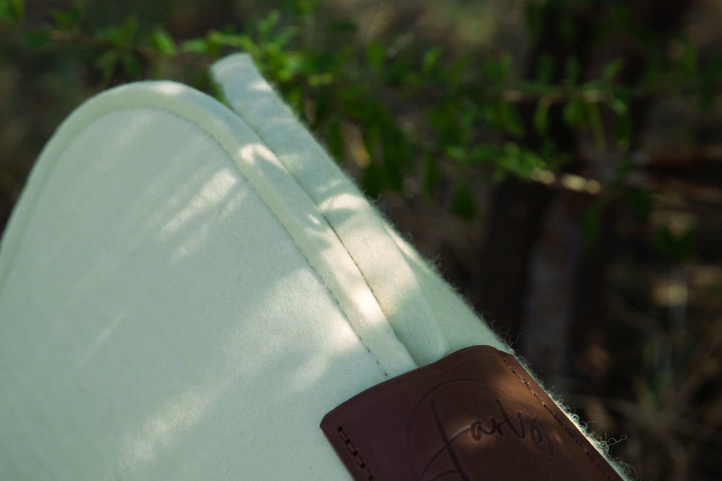 WOOL FELT SADDLE PAD : 13mm : CUT BACK WITHER, CONTOURED SPINE AND SEMI HAIR ON HIDE
