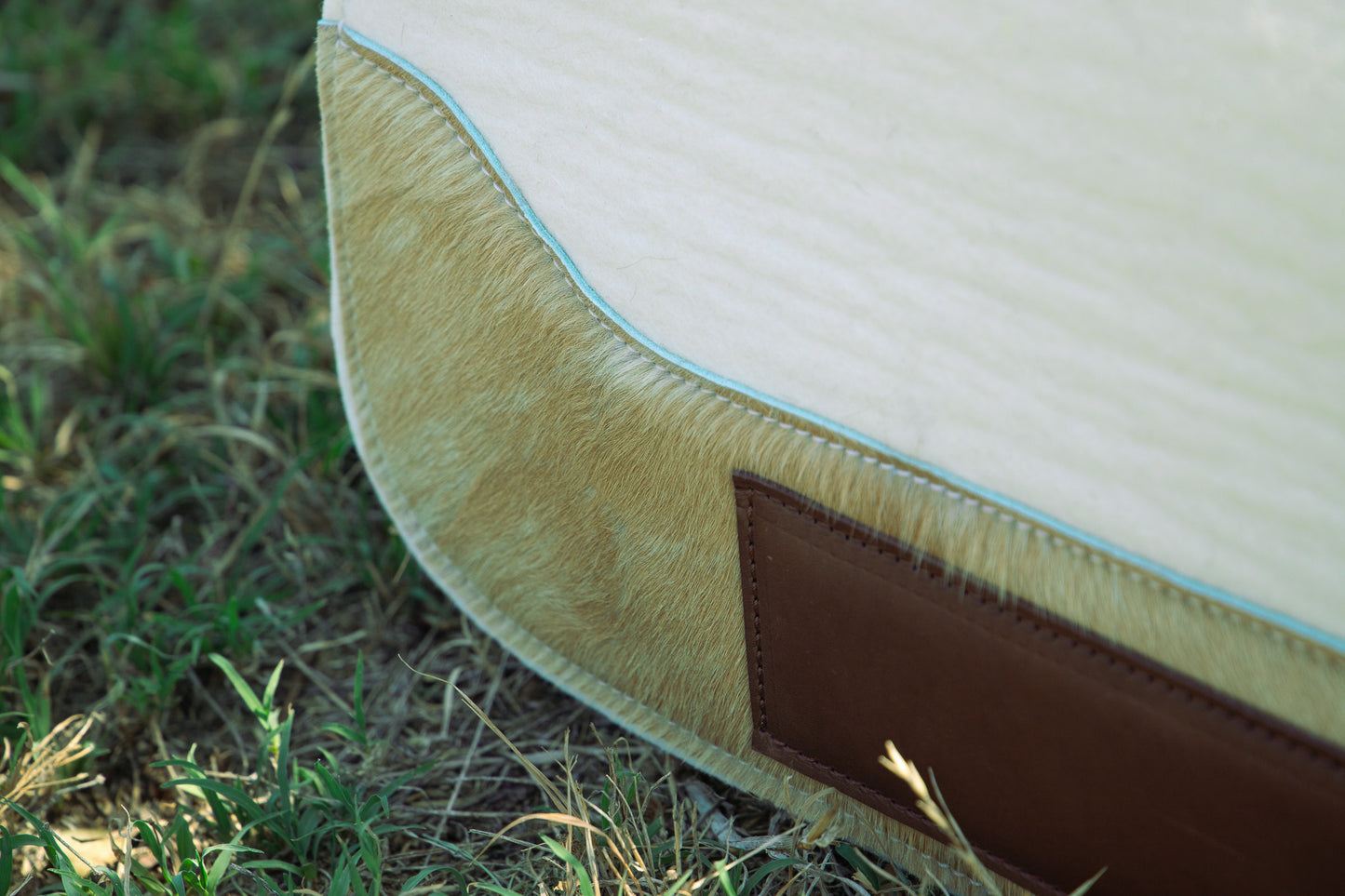 WOOL FELT SADDLE PAD : 13mm : CUT BACK WITHER, CONTOURED SPINE AND SEMI HAIR ON HIDE