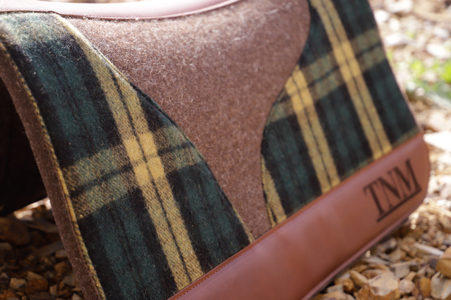 Kersey feature, wool felt pad with full contour spine