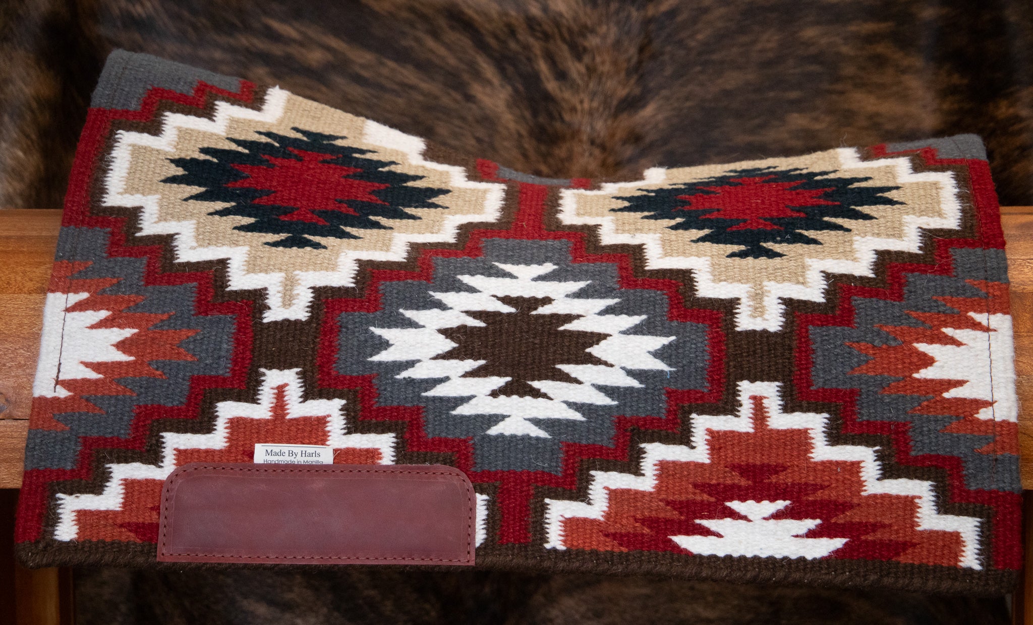 Minimalist blanket pad - MERLOT with red pull-up leather wears