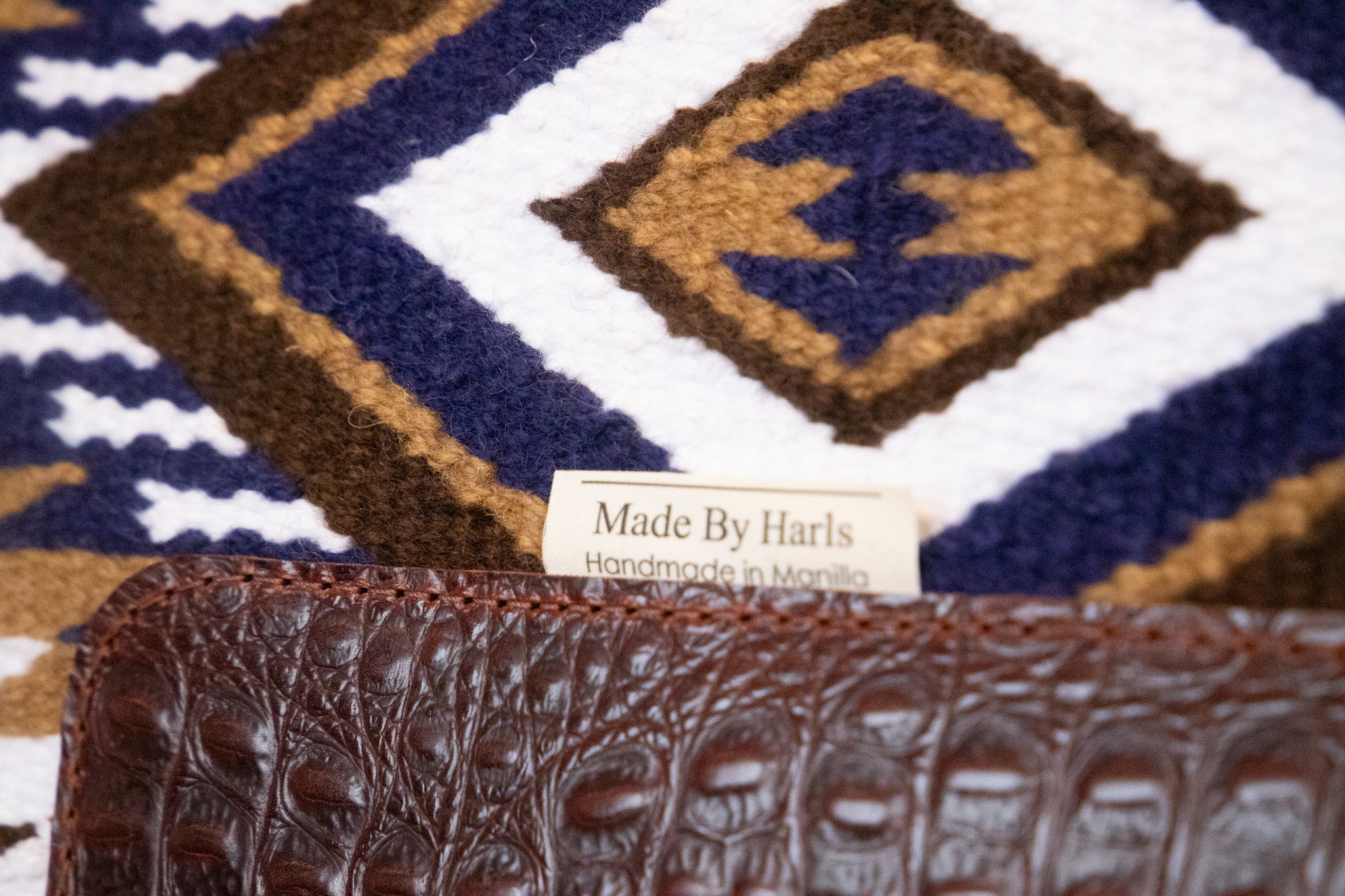 Minimalist blanket pad - Indigo blue/tan/brown/white - Croc wears