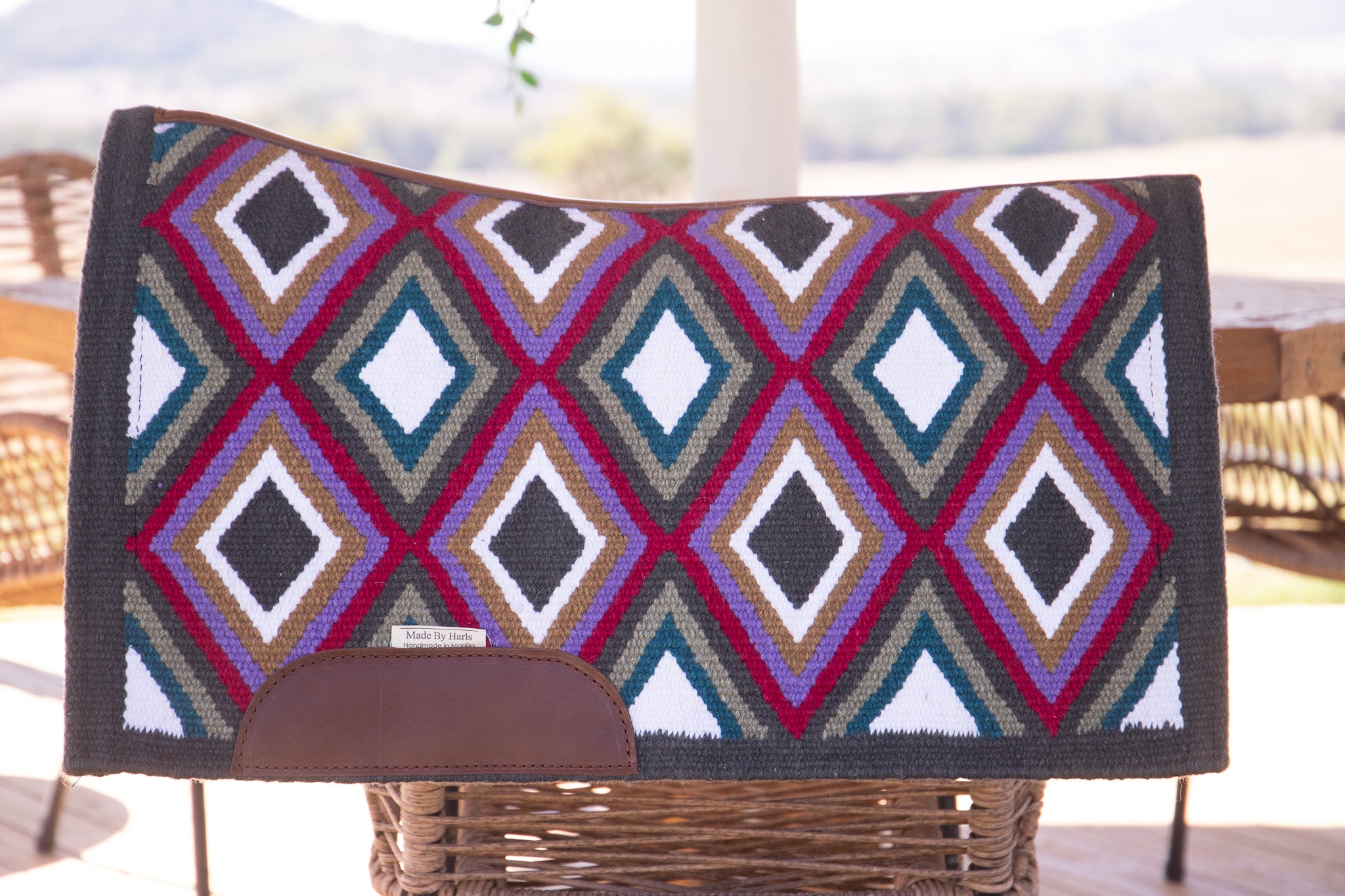 Ready made - NZ wool blanket pad with contoured leather spine