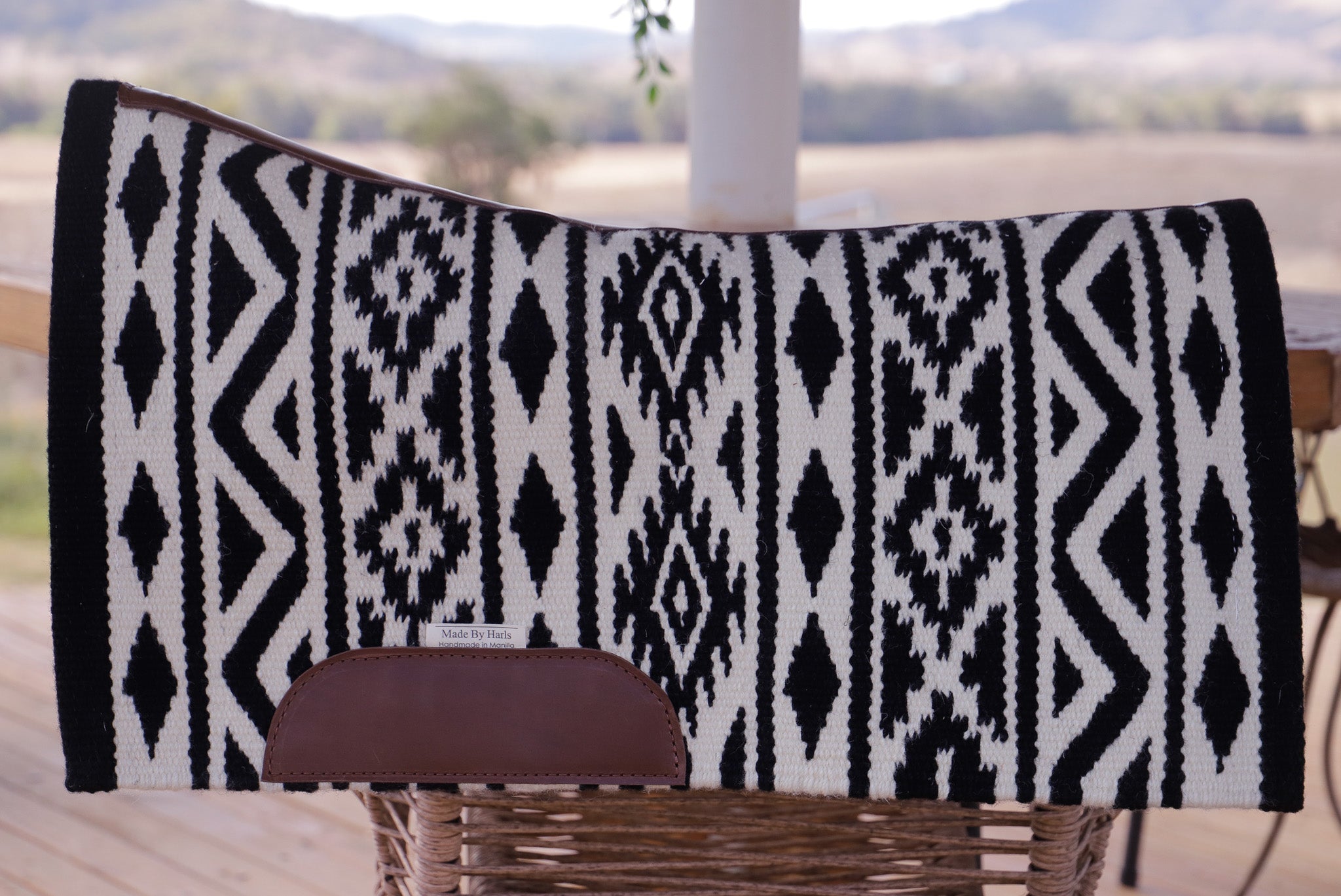 NZ wool blanket pad - black and cream CLOSE CONTACT