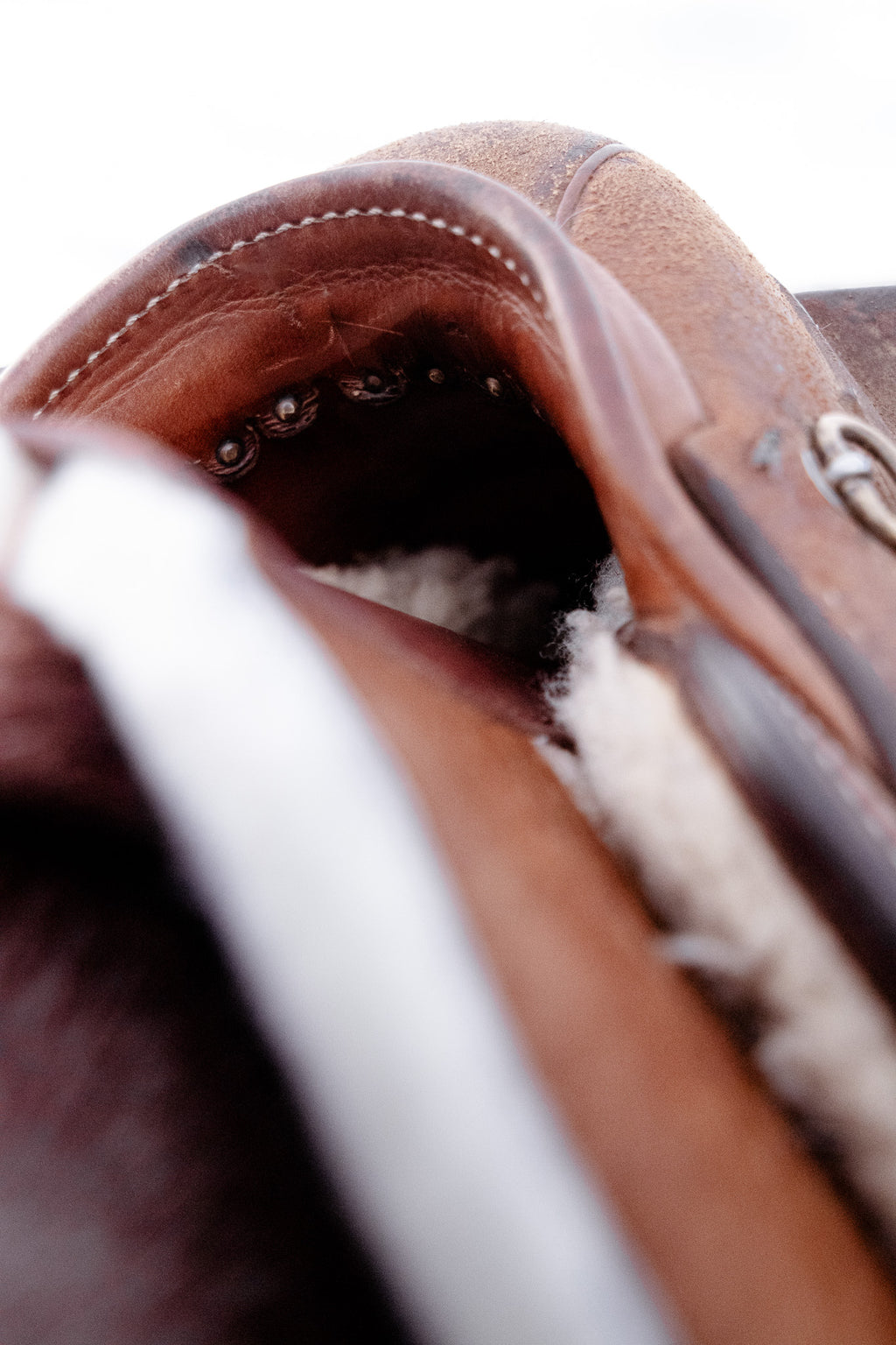 Hair on hide contoured spine fender