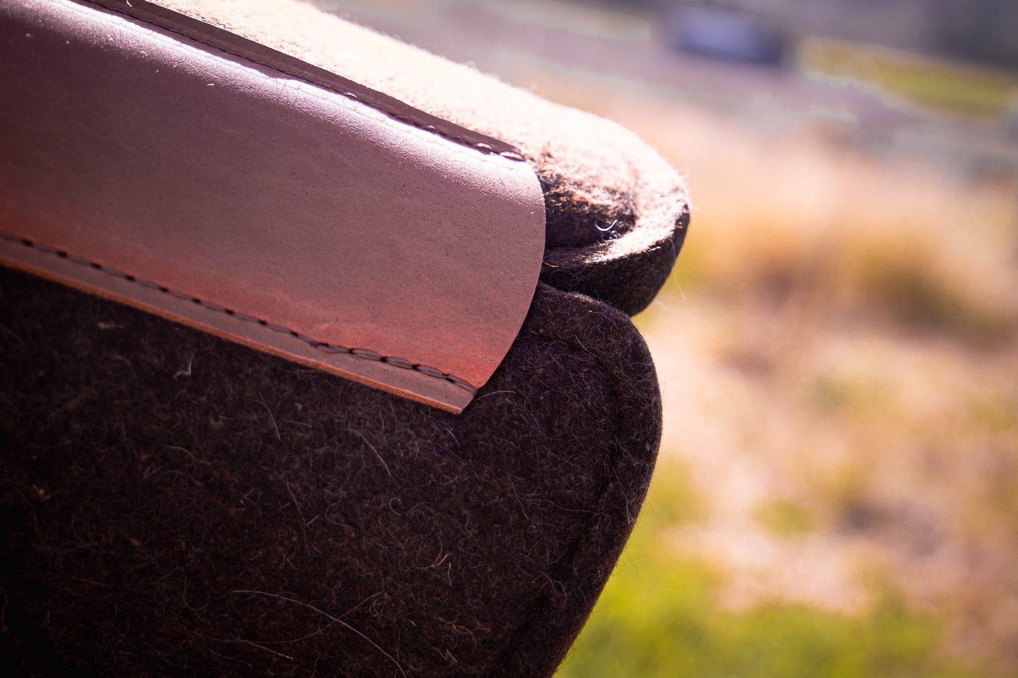 Fender shaped 28 inch contoured spine - 17mm choc marle felt