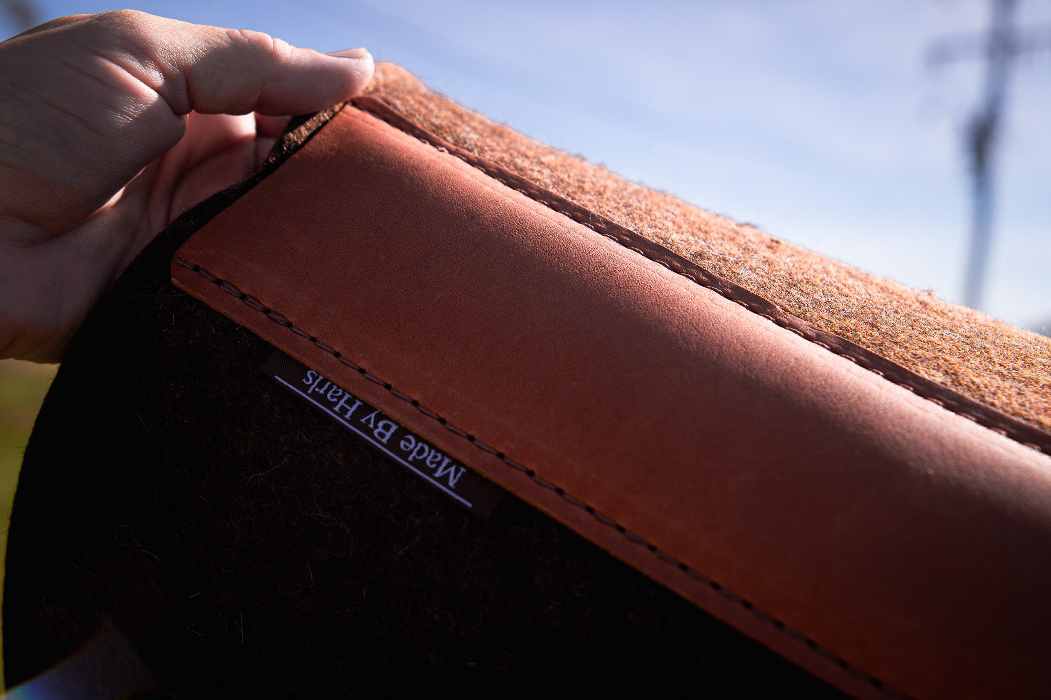 Fender shaped 28 inch contoured spine - 17mm choc marle felt