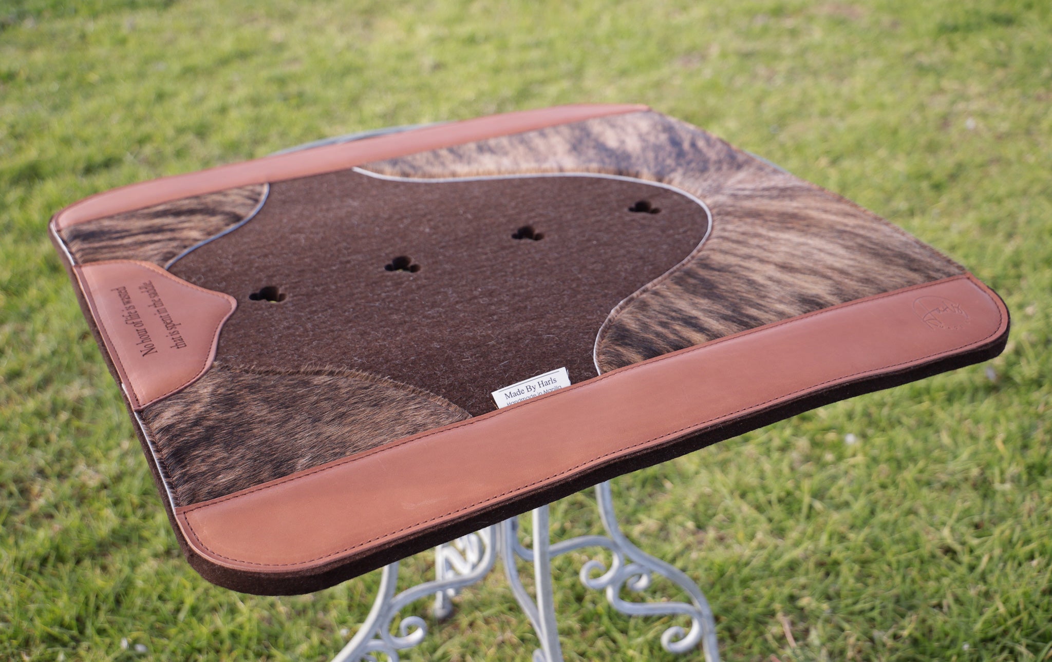 BRINDLE CLOVER SPINE HIDE PAD - 28X28 - 13MM