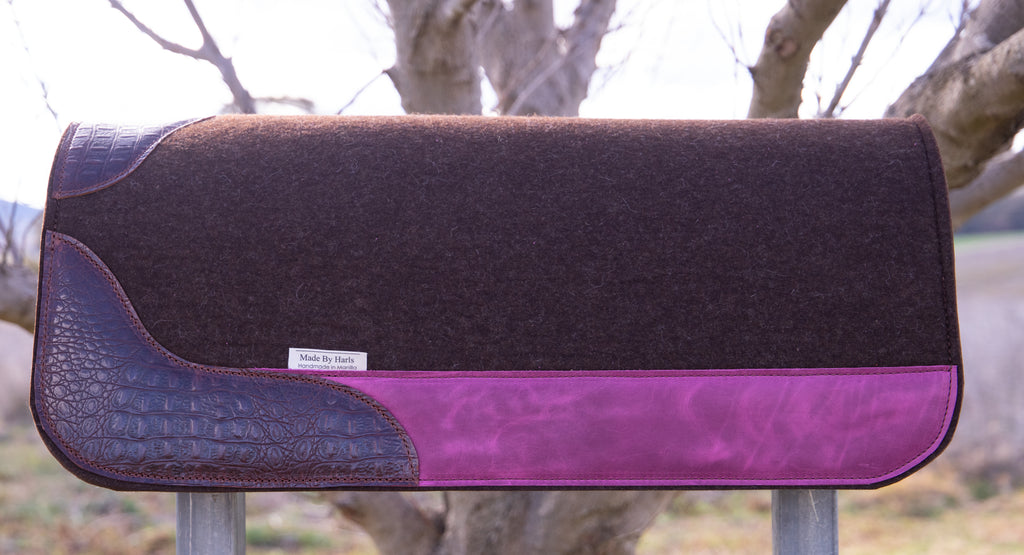 Pink crazyhorse/croc embossed clover spine wool felt pad