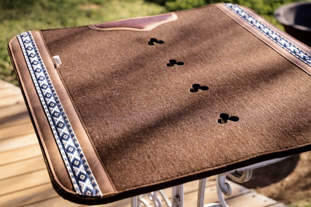 Brown crazyhorse & navy webbing clover spine wool felt pad