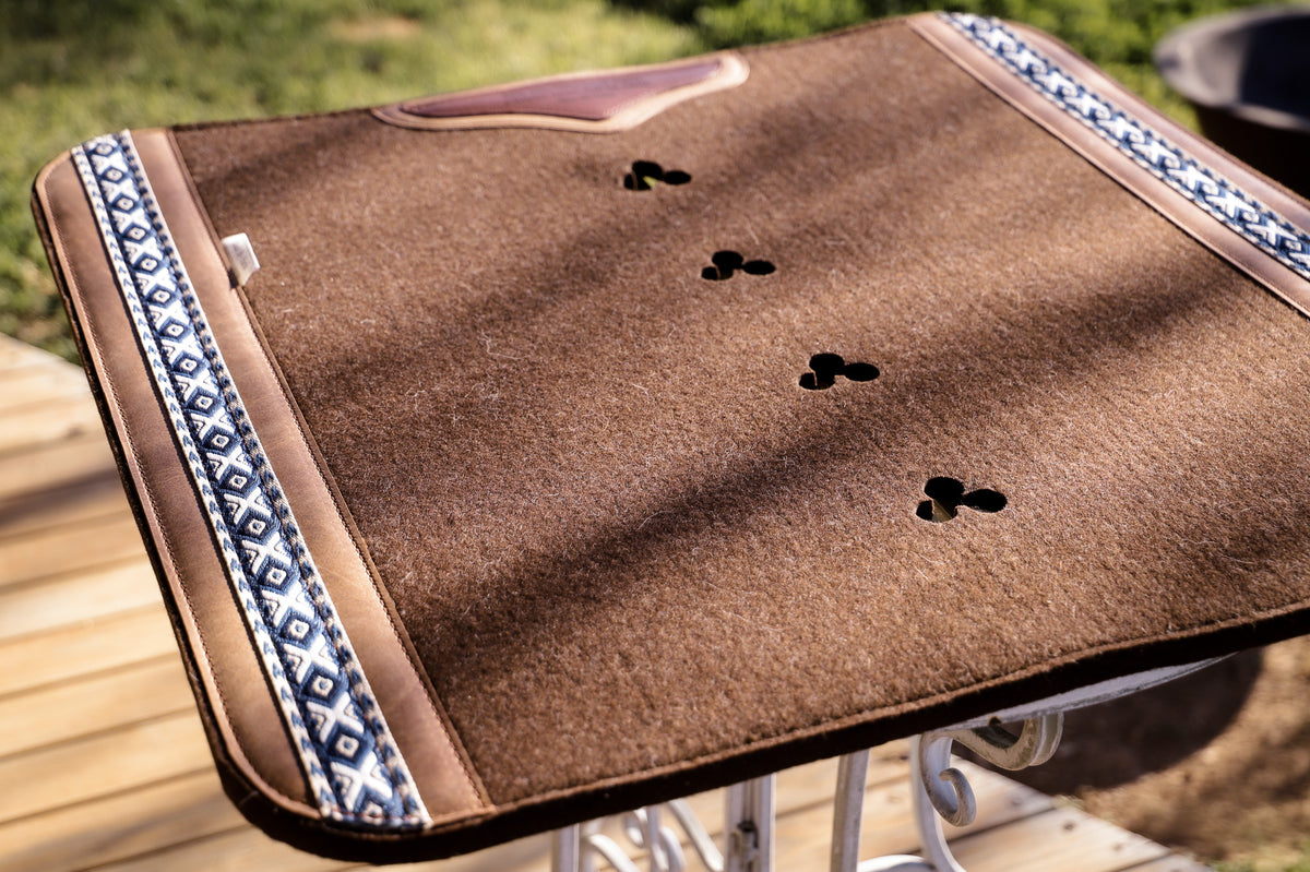 Brown crazyhorse & navy webbing clover spine wool felt pad