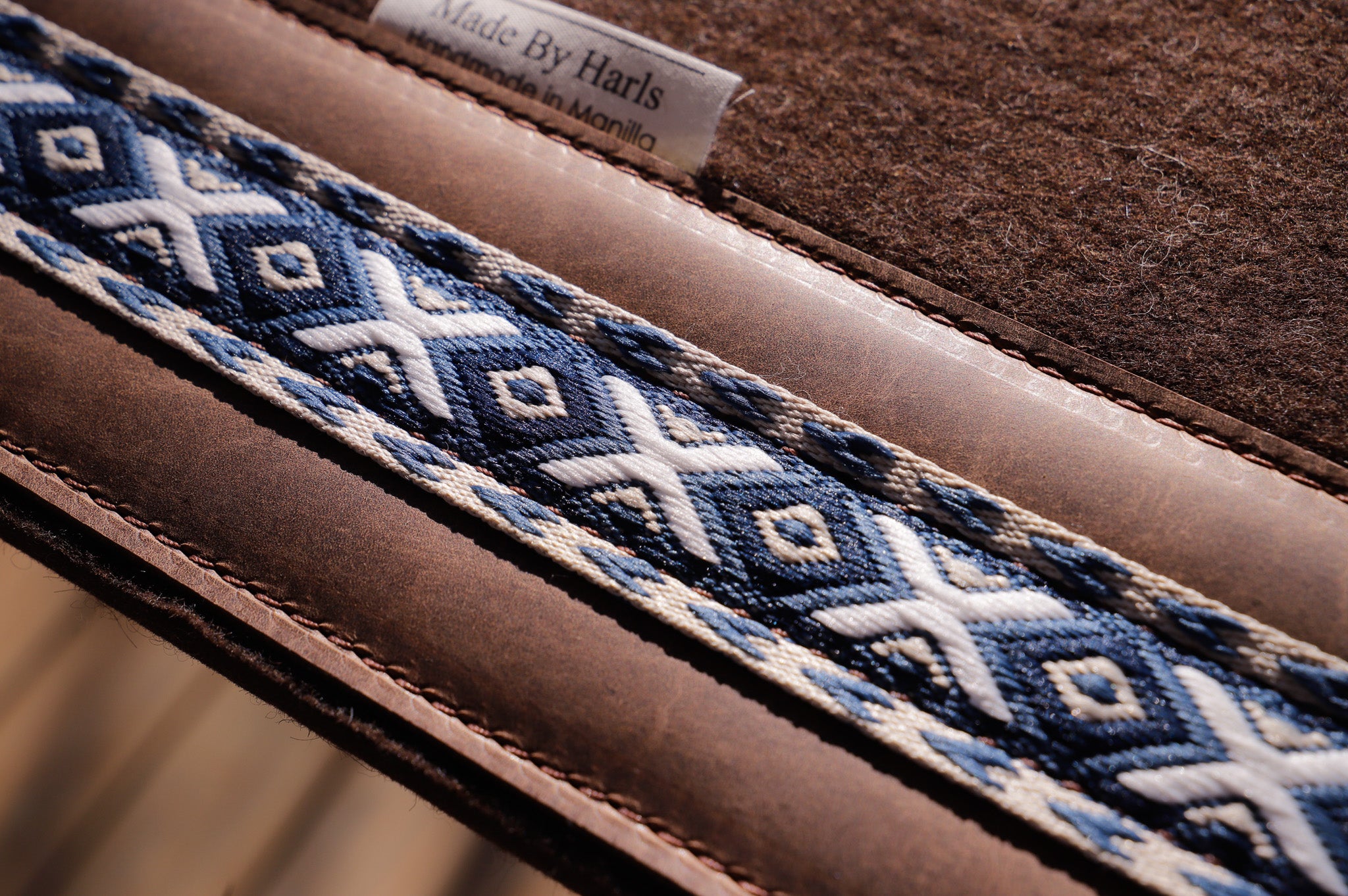 Brown crazyhorse & navy webbing clover spine wool felt pad