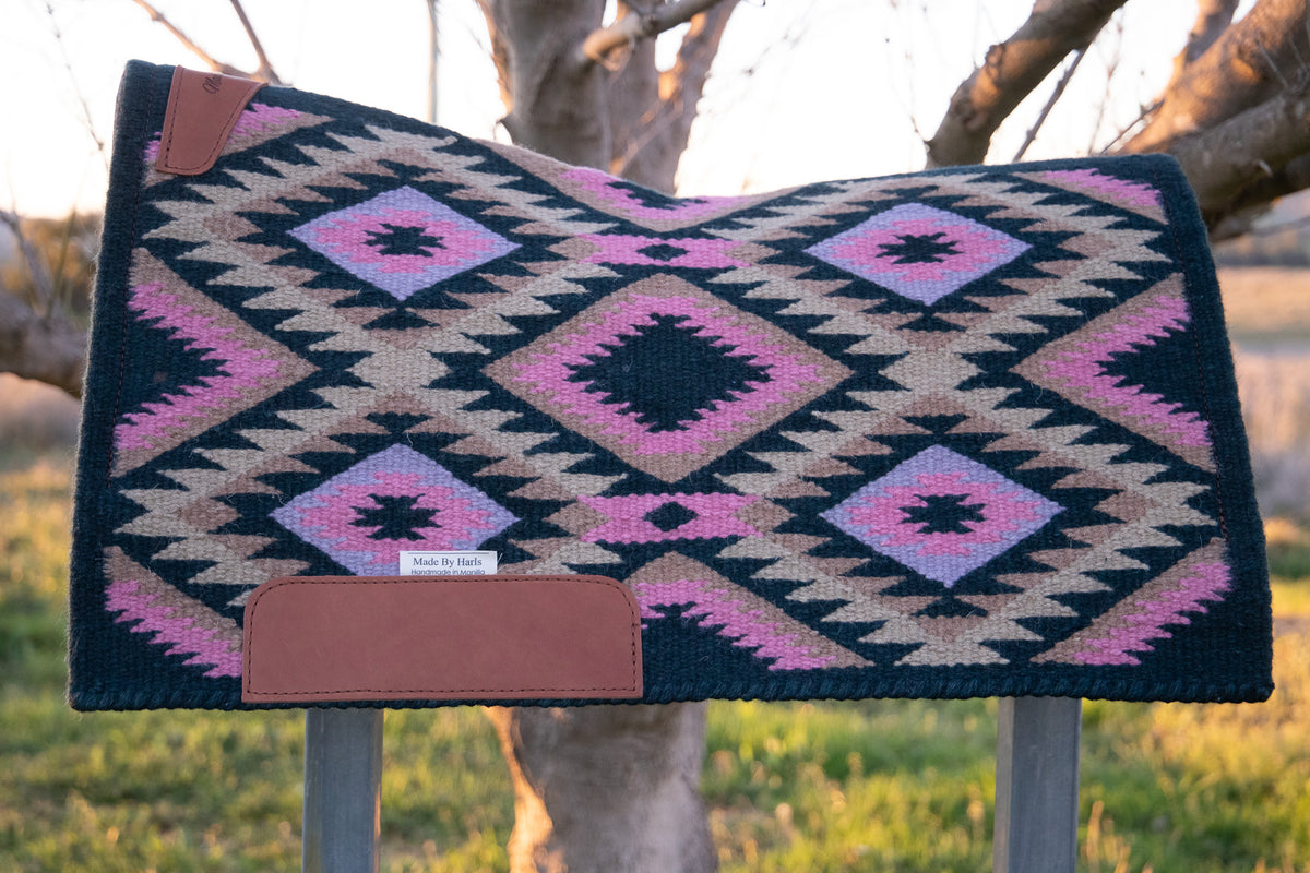 Minimalist in Navy, pink, mauve & wheat